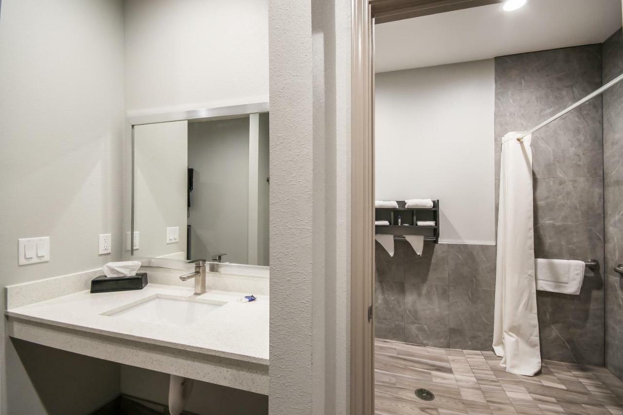 Americas Best Value Inn & Suites Ne Houston Downtown I-610 Buitenkant foto